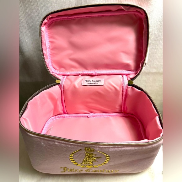 NEW Juicy Couture Pink Fuzzy Travel Cosmetics Bag - Picture 6 of 8